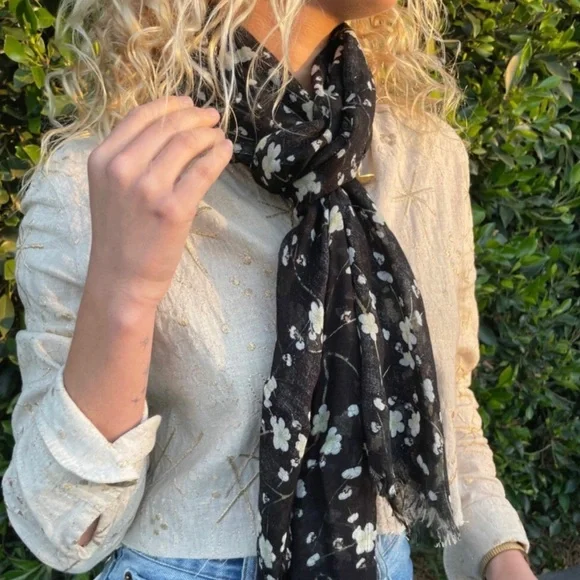 NWT Onam Scarf 🧣 - Picture 1 of 3